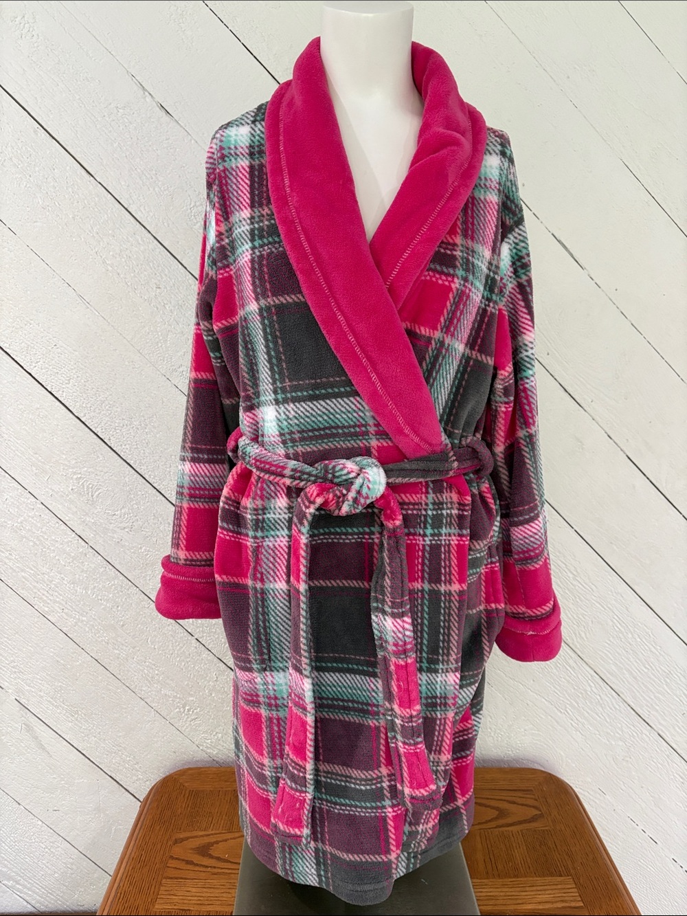 Ulta Beauty Pink & Charcoal Super Soft Plaid Plush Cozy Robe Women’s Size S/M !!